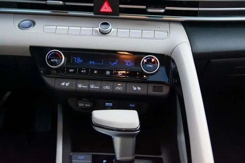 Hyundai không muốn trên ôtô toàn màn hình cảm ứng