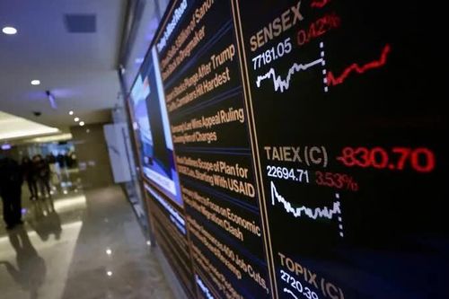Thị trường toàn cầu tiếp tục hỗn loạn vì 'liều thuốc' thuế quan của ông Trump
