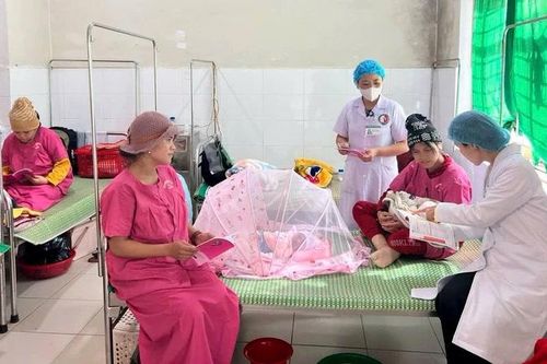 Nỗ lực bảo vệ sức khỏe bà mẹ, trẻ em