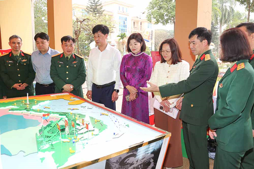 Tái hiện lịch sử, tô đậm mốc son chói lọi