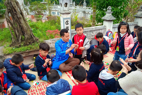 Nghệ nhân tò he Đặng Văn Hậu: Người 'thổi hồn' vào bột, giữ mạch văn hóa làng