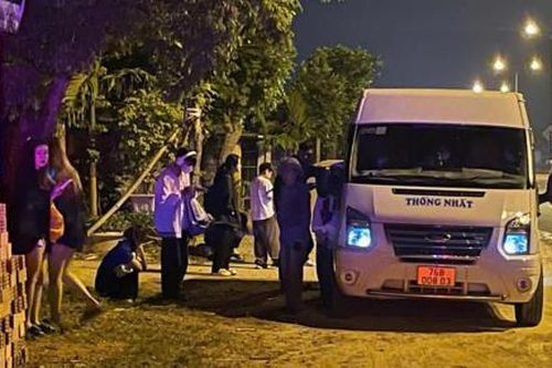 Xe khách nhồi nhét khách