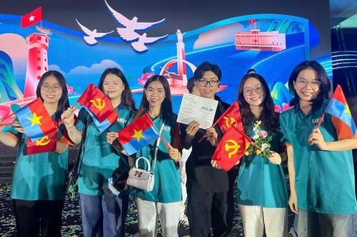 Giới trẻ hòa mình vào 'Bản trường ca hòa bình'