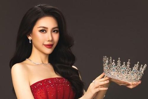 Vừa 'final walk' nhiệm kỳ 'SuperModel International', Bùi Quỳnh Hoa lại khiến khán giả 'dậy sóng' khi 'chơi chiêu'