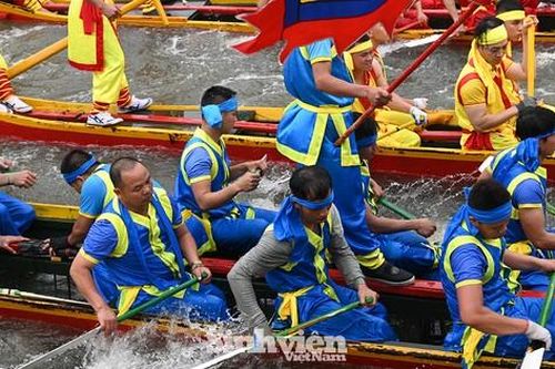 Nam thanh nữ tú rộn ràng tranh tài tại lễ hội Bơi Đăm