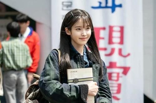 IU: 'Cuộc sống vẫn tiếp diễn, miễn là bạn còn sống'