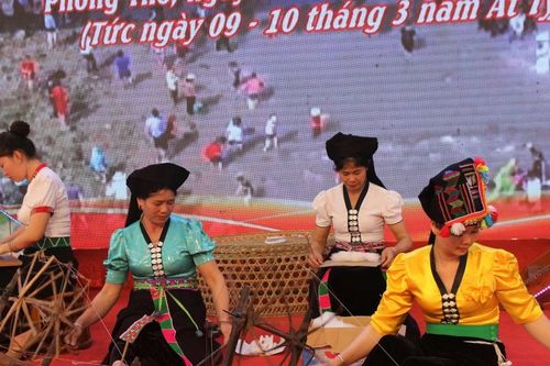 Đặc sắc văn hóa Thái trong Lễ hội Then Kin Pang