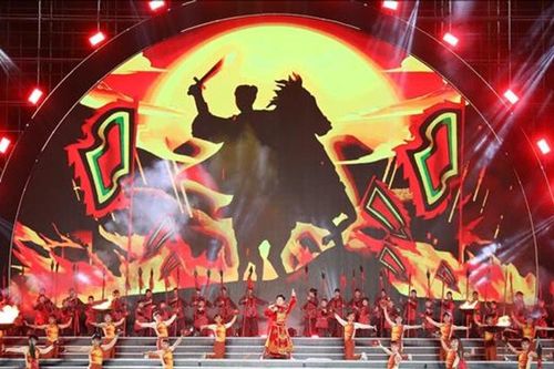 Rực rỡ đêm khai mạc Lễ hội Hoa Lư 2025: Khơi nguồn đế đô, lan tỏa giá trị nghìn năm