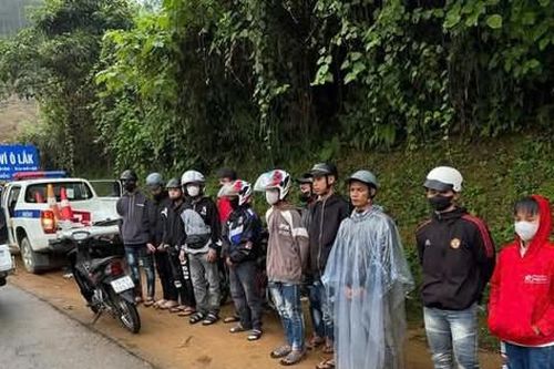 Đi 'săn mây', gây rối trật tự, nhóm thanh niên bị phạt hơn 100 triệu đồng