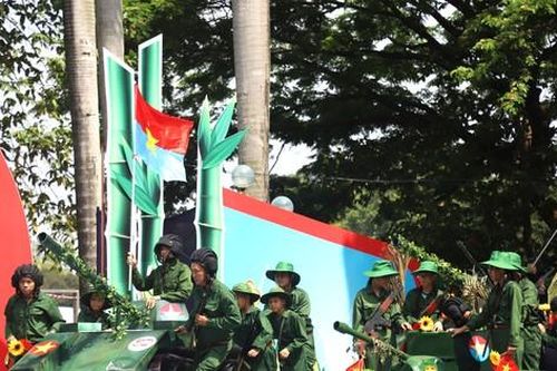 Thiếu nhi TPHCM tái hiện khoảnh khắc toàn thắng của Chiến dịch Hồ Chí Minh