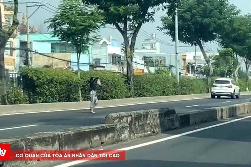 CSGT TP.HCM phạt nhiều người đi bộ sai quy định