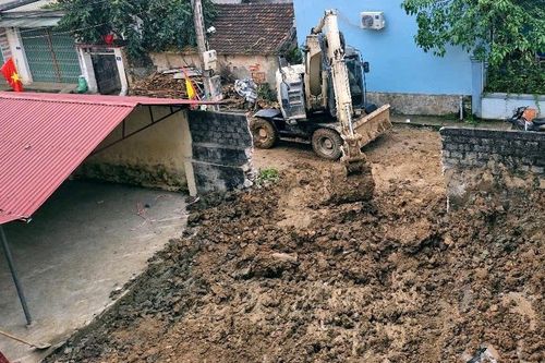 Tháo dỡ trạm biến áp đang xây ra khỏi khuôn viên trường học