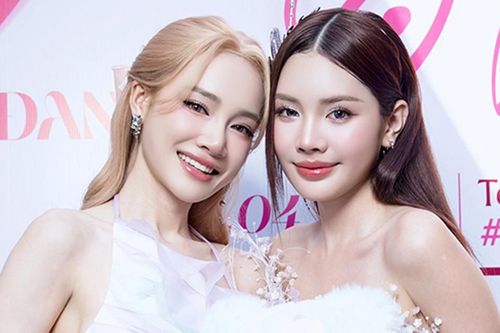 Nhã Phương xuất hiện sexy lạ lẫm