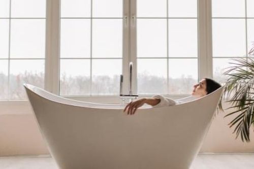 Mắc loạt bệnh về da do... sạch quá mức