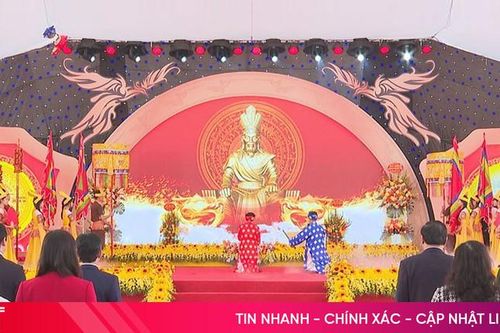Người dân nô nức về dự lễ Giỗ Quốc Tổ Hùng Vương tại thị xã Hồng Lĩnh