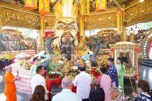 Các khu vui chơi, giải trí thu hút đông khách trong ngày Giỗ Tổ Hùng Vương