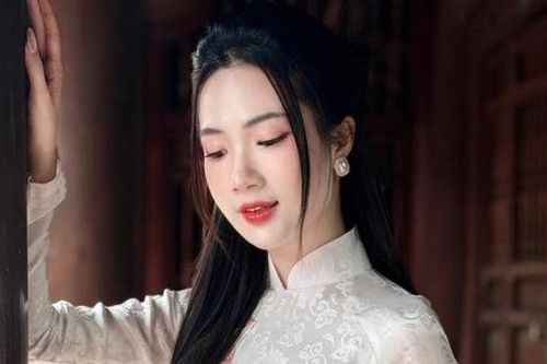 Nữ diễn viên bị dìm nhan sắc khi lên phim, đời thật xinh đẹp động lòng người
