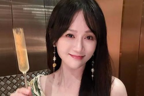 Ngỡ ngàng nhan sắc cam thường của Trần Kiều Ân ở tuổi 46