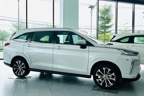 Giá lăn bánh Toyota Veloz Cross tháng 4/2025 cực hấp dẫn, quyết so kè với Mitsubishi Xpander