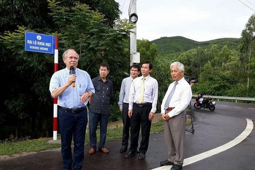 Người gắn biển tên Đại lộ Khoa học ở Quy Nhơn đoạt giải 'Oscar khoa học'