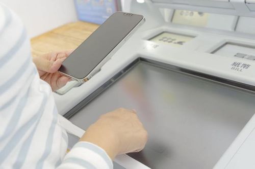 Người lớn tuổi ở Nhật Bản bị cấm dùng điện thoại khi giao dịch tại máy ATM