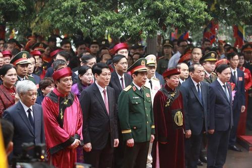 Chủ tịch nước Lương Cường cùng lãnh đạo Đảng, Nhà nước dâng hương tưởng nhớ các Vua Hùng