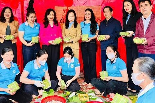 Phụ nữ Hà Tĩnh thi gói bánh chưng, bánh giầy dâng Giỗ Tổ Hùng Vương