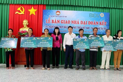 Niềm vui trong những căn nhà Đại đoàn kết