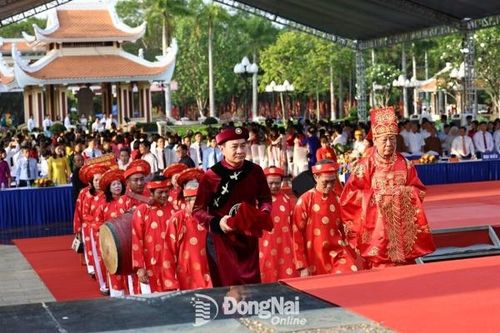 Hàng ngàn người dự Lễ Giỗ tổ tại Công viên văn hóa Hùng Vương, huyện Trảng Bom