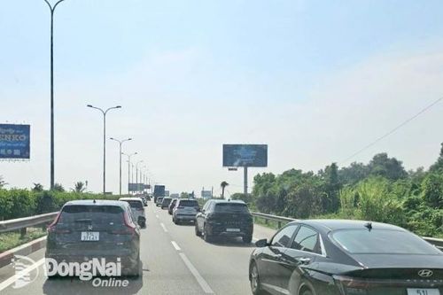 Ùn tắc trên các đường cao tốc qua Đồng Nai trong chiều cuối kỳ nghỉ Lễ Giỗ tổ Hùng Vương