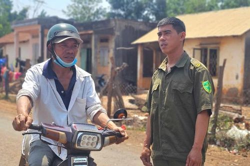 Tổ trưởng tổ bảo vệ an ninh trật tự thôn Plei Đung tận tâm với công việc