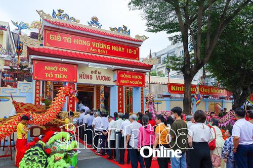 Lãnh đạo tỉnh dâng hương tưởng nhớ các Vua Hùng