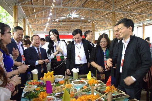 Đặc sắc các món ăn dân tộc trong phần thi ẩm thực Lễ hội Then Kin Pang