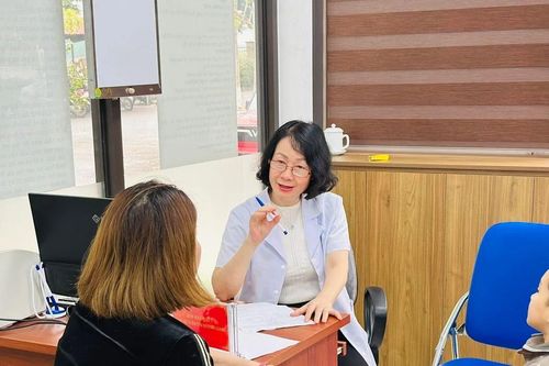 Khám bệnh cùng chuyên gia tại Bệnh viện Phục hồi chức năng
