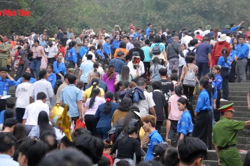Tuổi trẻ Đất Tổ hướng về cội nguồn