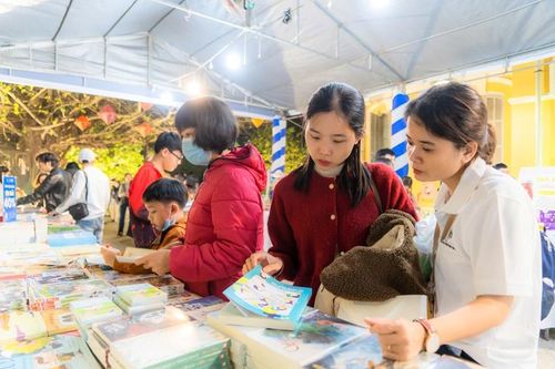 Niềm vui từ 'Hội sách Huế yêu thương'