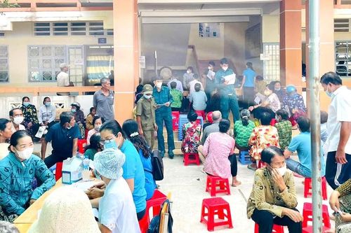 Chùa Tường Nguyên cùng y bác sĩ thiện nguyện TP.HCM tổ chức khám bệnh và tặng thuốc cho người nghèo