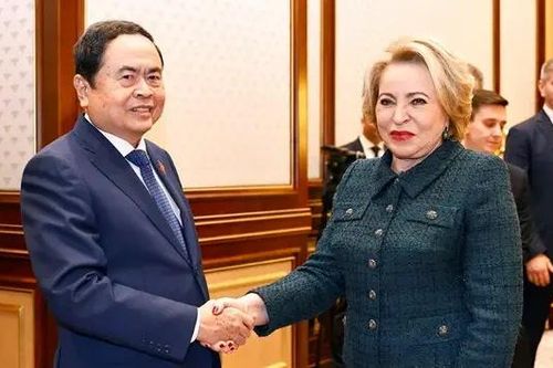 Chủ tịch Quốc hội gặp Chủ tịch Hội đồng Liên bang Nga