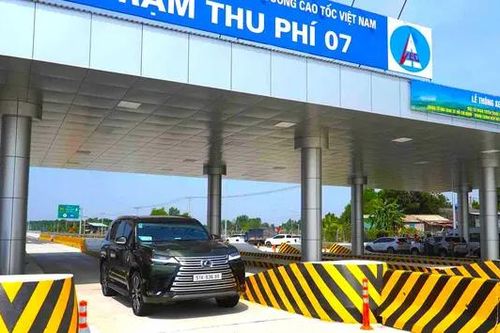 Cao tốc Bến Lức-Long Thành thu phí hơn 450.000 đồng/lượt