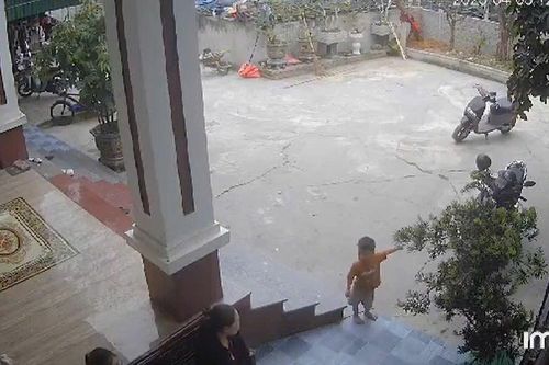 Clip: Đứng tim khoảnh khắc bé 3 tuổi 'cấp báo' tin bạn đuối nước, hé lộ sự xuất hiện đặc biệt của đứa trẻ