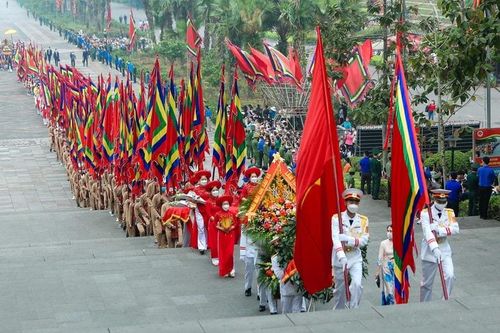 Để tự hào kính cáo Tổ tiên…