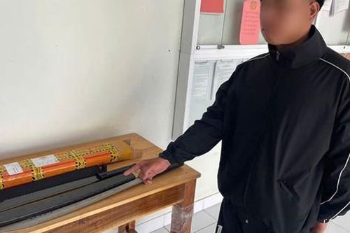 Thanh niên lên mạng mua hung khí rồi cất giấu ở phòng trọ để 'phòng thân'