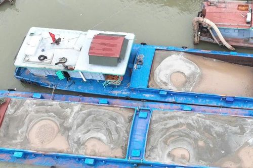 Hà Nội: Xử lý các phương tiện thủy vận chuyển cát không có hóa đơn