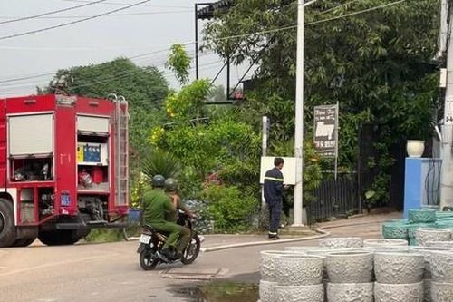 Giải cứu đôi nam nữ bị thanh niên dùng vật giống súng khống chế