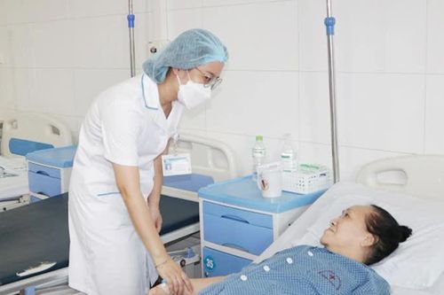 Bị tai nạn ngoài giờ làm việc có được hưởng trợ cấp ốm đau không?