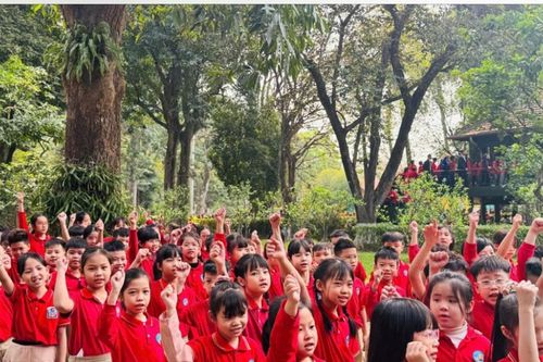 Báo công lên Bác trong những ngày tháng Tư lịch sử