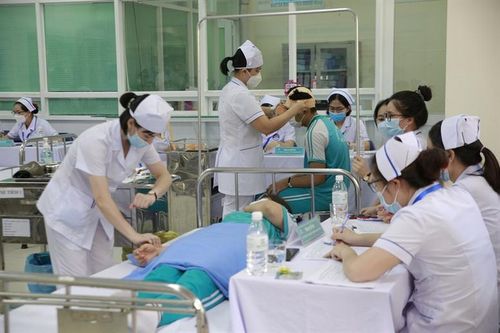 Khẩn trương đề xuất nâng mức phụ cấp ưu đãi nghề đối với viên chức y tế