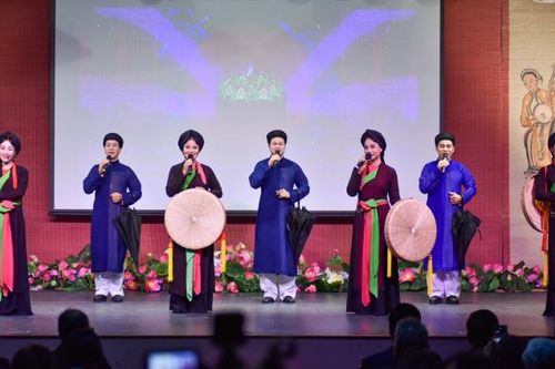 Rạng ngời 'Tinh hoa Di sản Kinh Bắc' trên đất Pháp