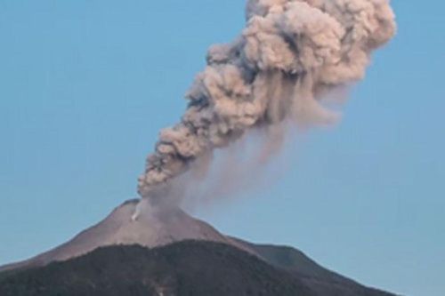 Núi lửa Kanlaon hoạt động dữ dội, phun trào cao 4.000m ở miền trung Philippines