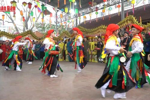 Lễ hội làng Chuông - 'Giữ lửa' làng nghề truyền thống